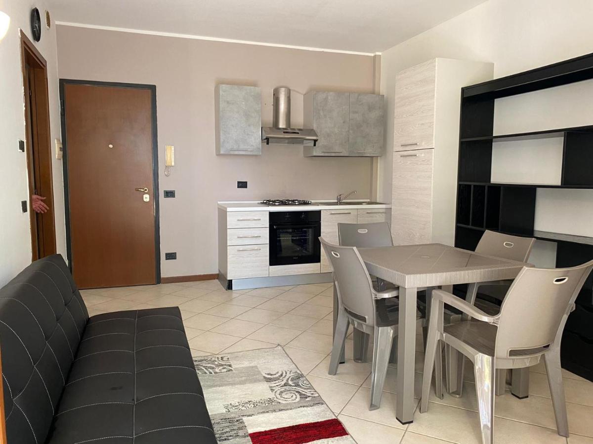 La Lanterna - Appartamenti In Residence Con Piscina 데센자노델가르다 외부 사진