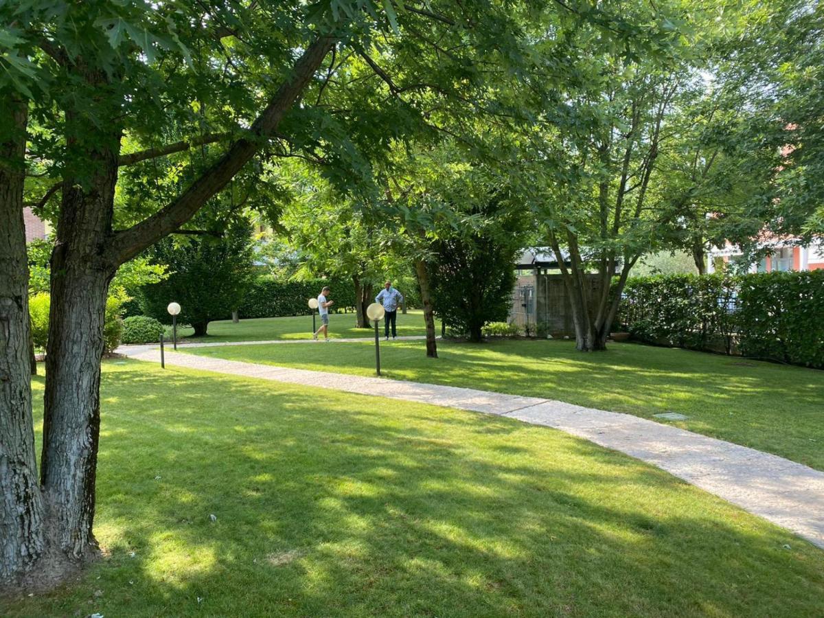 La Lanterna - Appartamenti In Residence Con Piscina 데센자노델가르다 외부 사진
