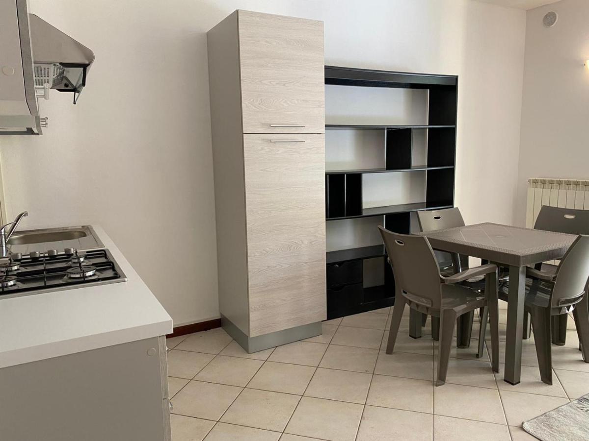 La Lanterna - Appartamenti In Residence Con Piscina 데센자노델가르다 외부 사진