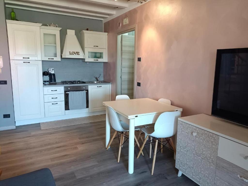 La Lanterna - Appartamenti In Residence Con Piscina 데센자노델가르다 외부 사진